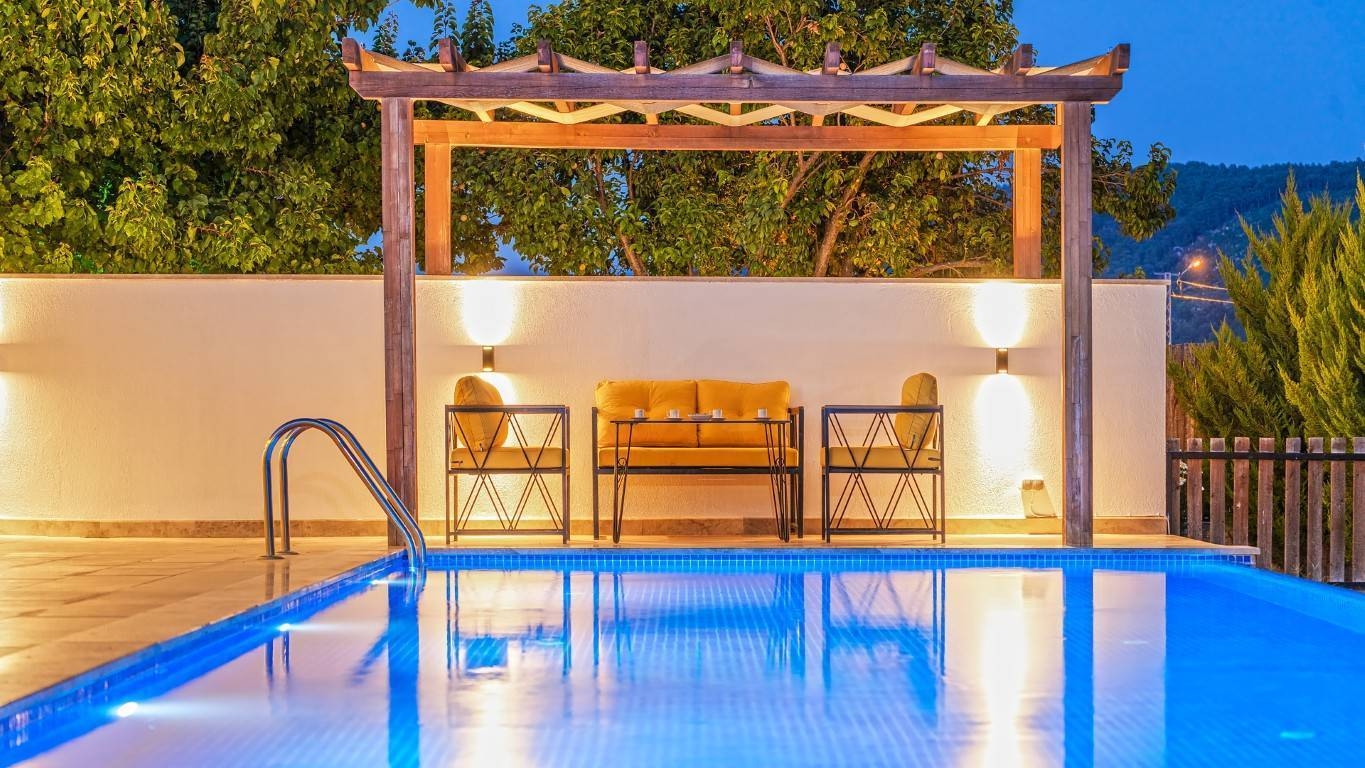 Kaş Sarıbelen'de Çekirdek Ailelere Uygun, Özel Havuzlu, Bahçeli Villa