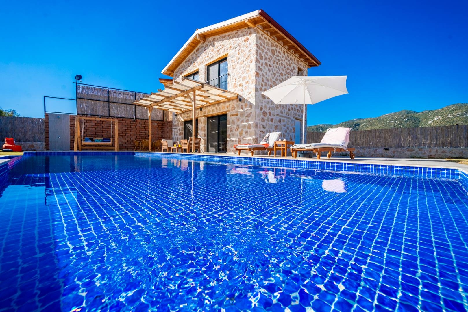Kaş Sarıbelen'de Enfes Doğa İçerisinde, Özel Havuzlu, Taş Villa