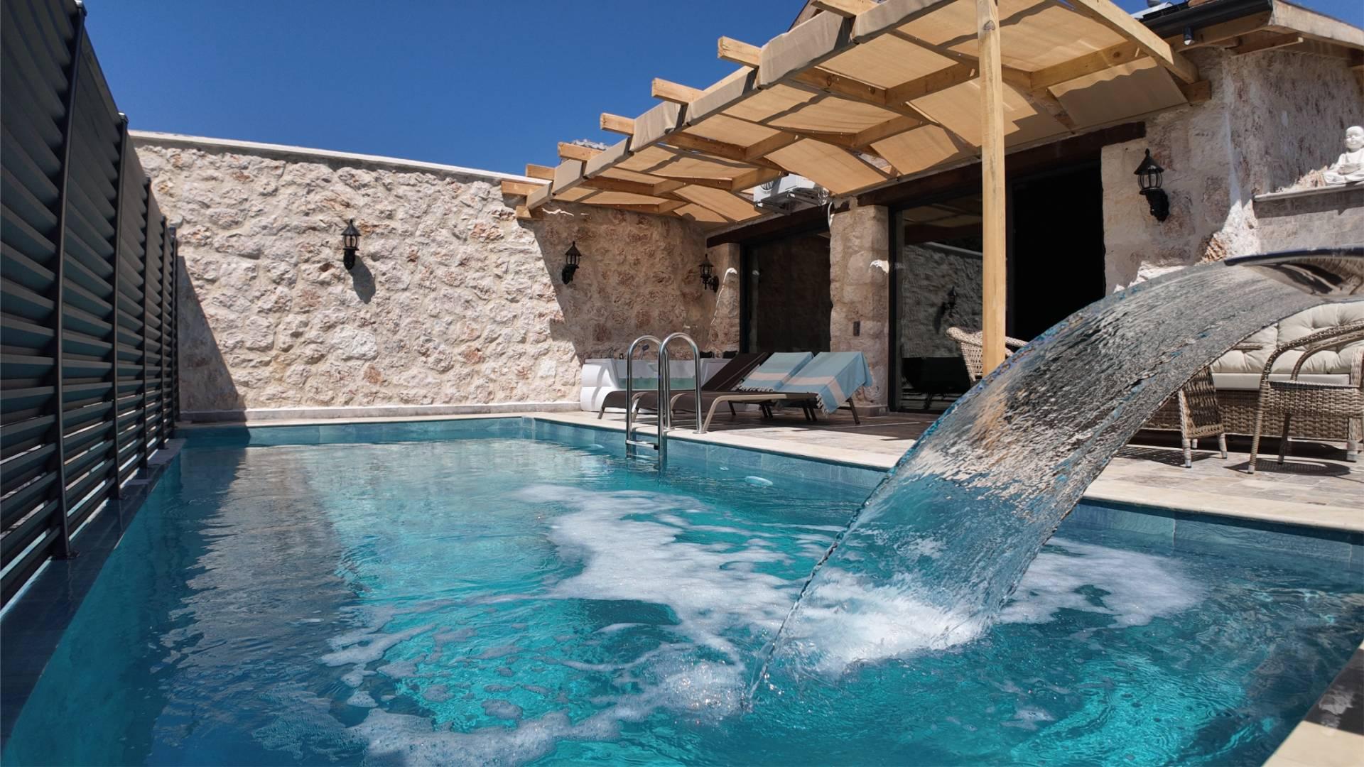 Kaş Sarıbelen'de Balayı Çiftlerine Uygun, Özel Havuzlu, Şık Villa-42578