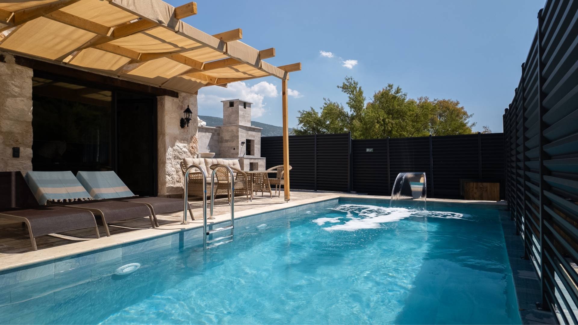 Kaş Sarıbelen'de Balayı Çiftlerine Uygun, Özel Havuzlu, Şık Villa