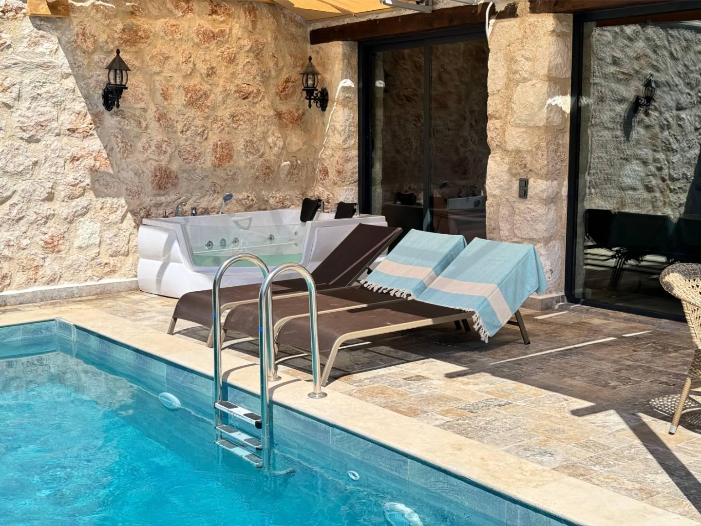 Kaş Sarıbelen'de Balayı Çiftlerine Uygun, Özel Havuzlu, Şık Villa-42578