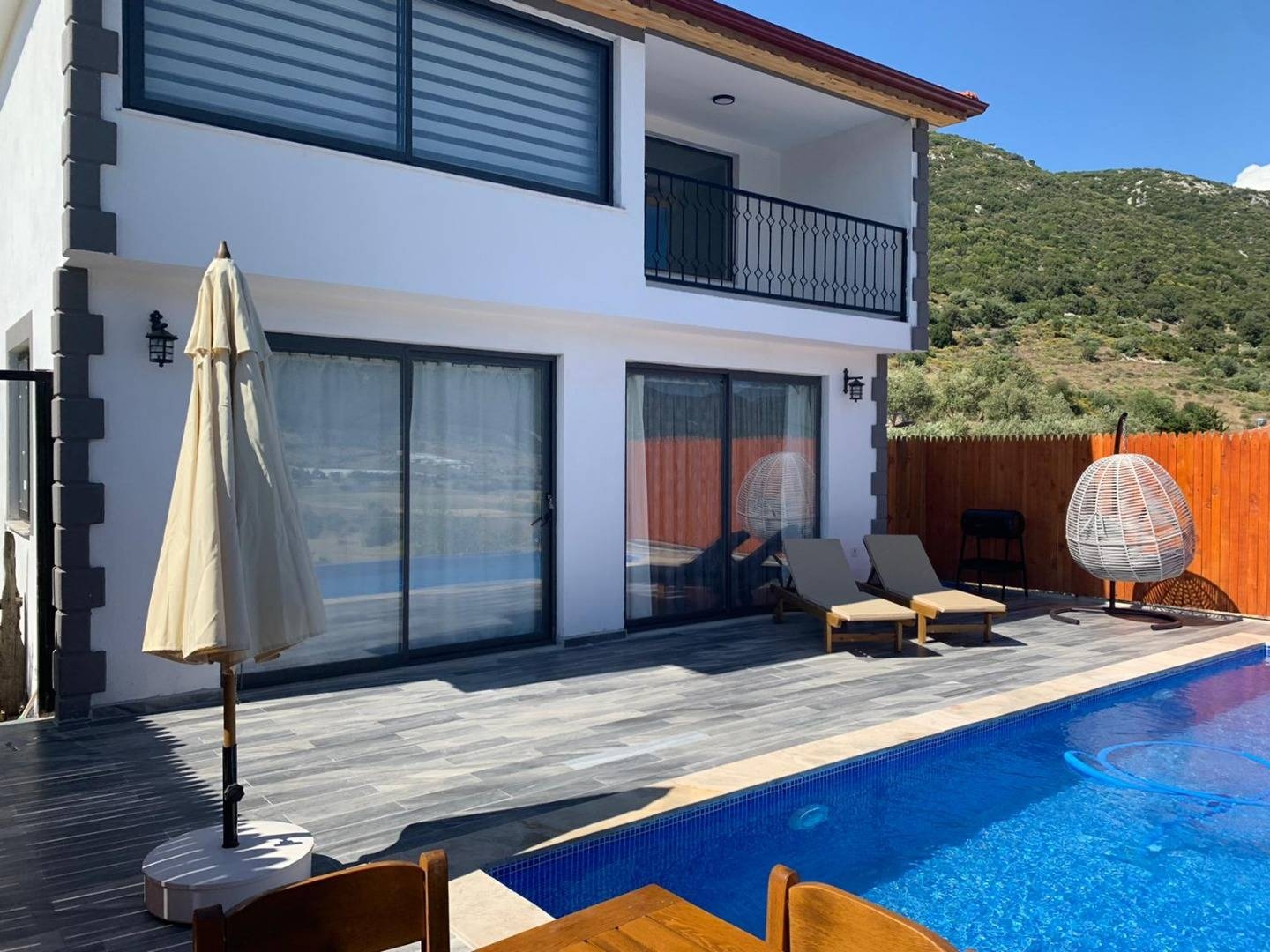 Kaş Sarıbelen'de Balayı Çiftlerine Uygun, Özel Havuzlu, Şık Villa