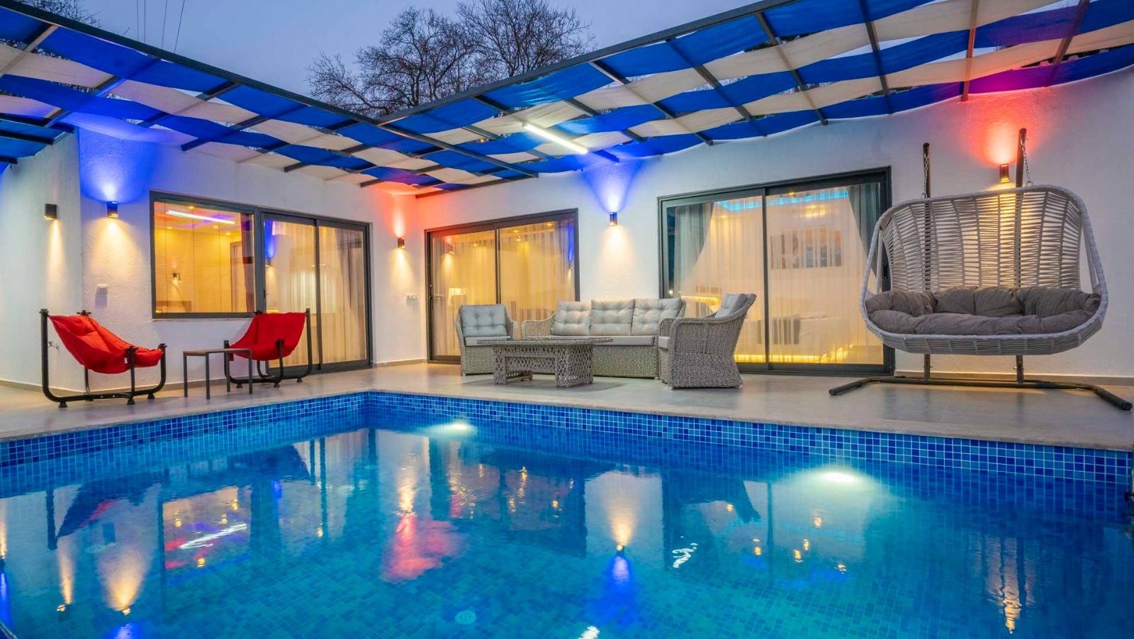 Kaş Sarıbelen'de Çekirdek Ailelere Uygun, Özel Havuzlu, Ferah Villa