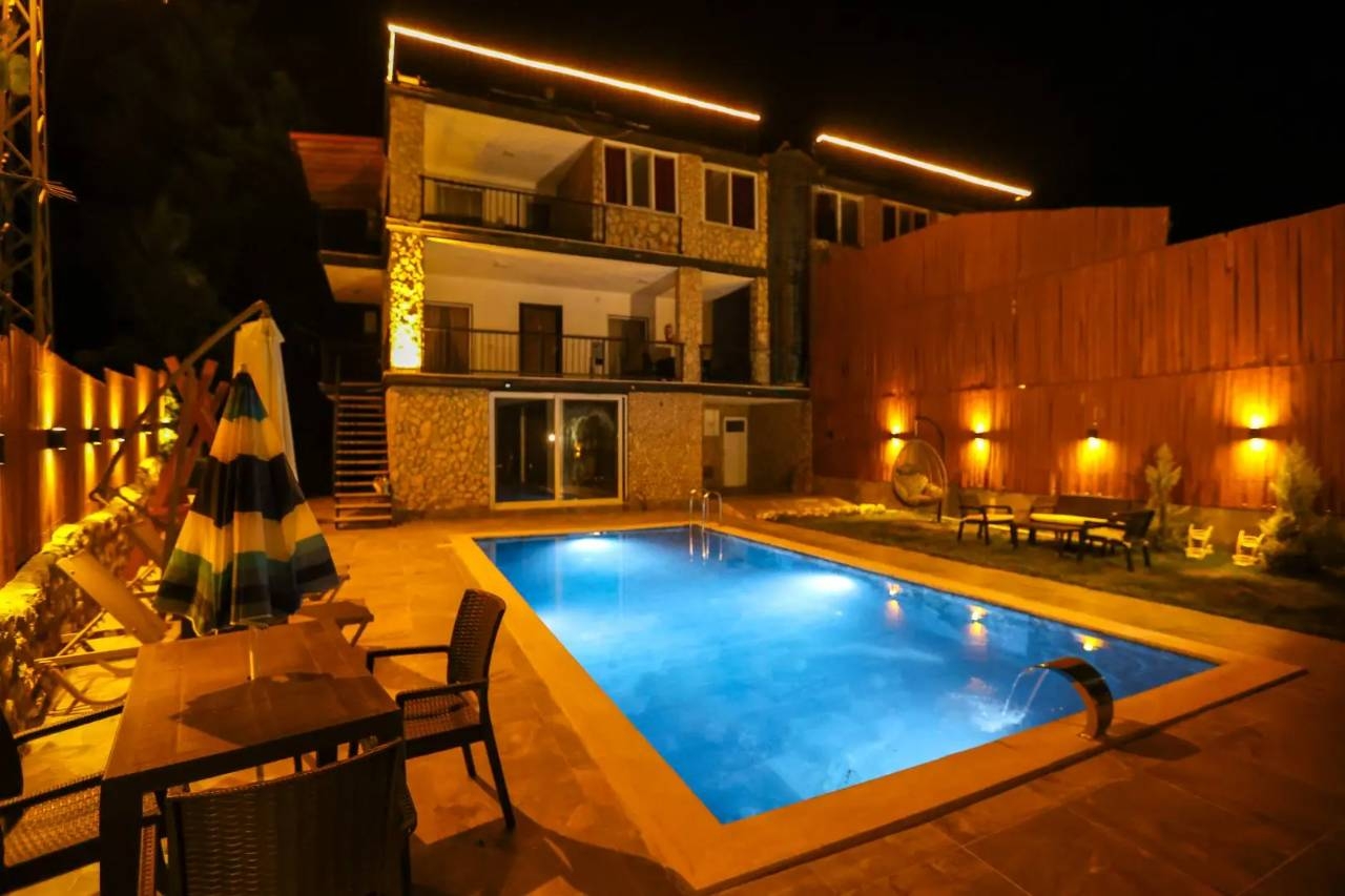 Kaş Sarıbelen'de Çekirdek Ailelere Uygun, Özel Havuzlu, Şık Villa