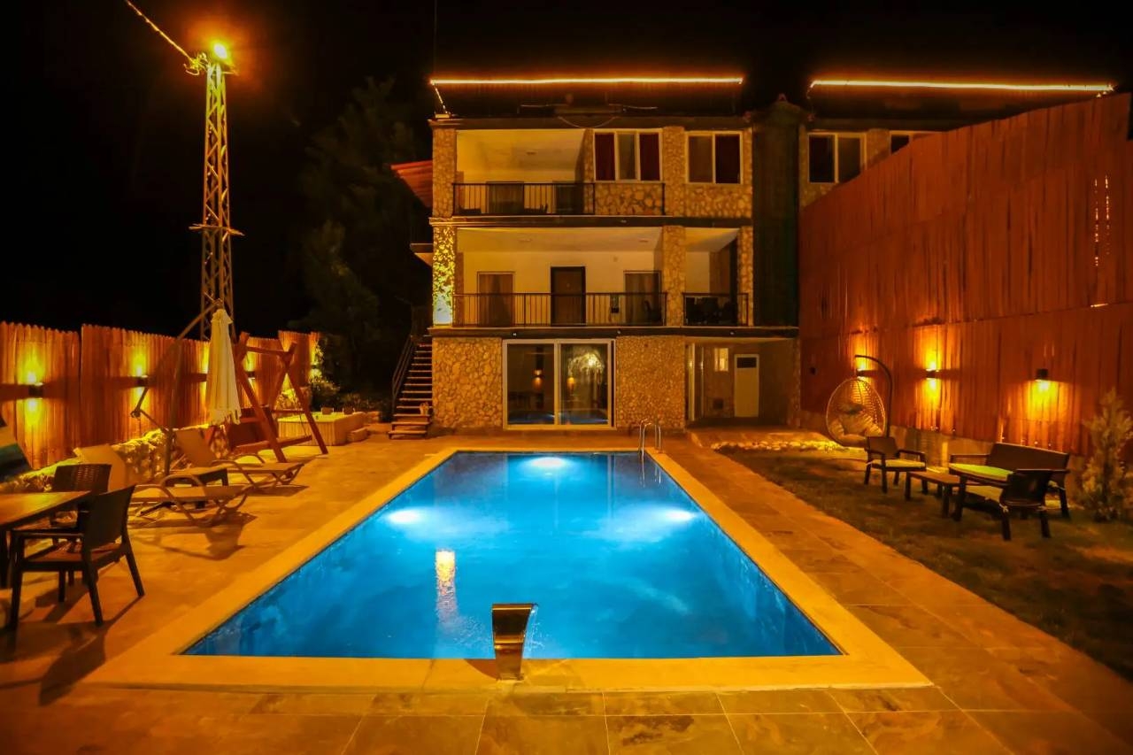 Kaş Sarıbelen'de Çekirdek Ailelere Uygun, Özel Havuzlu, Şık Villa