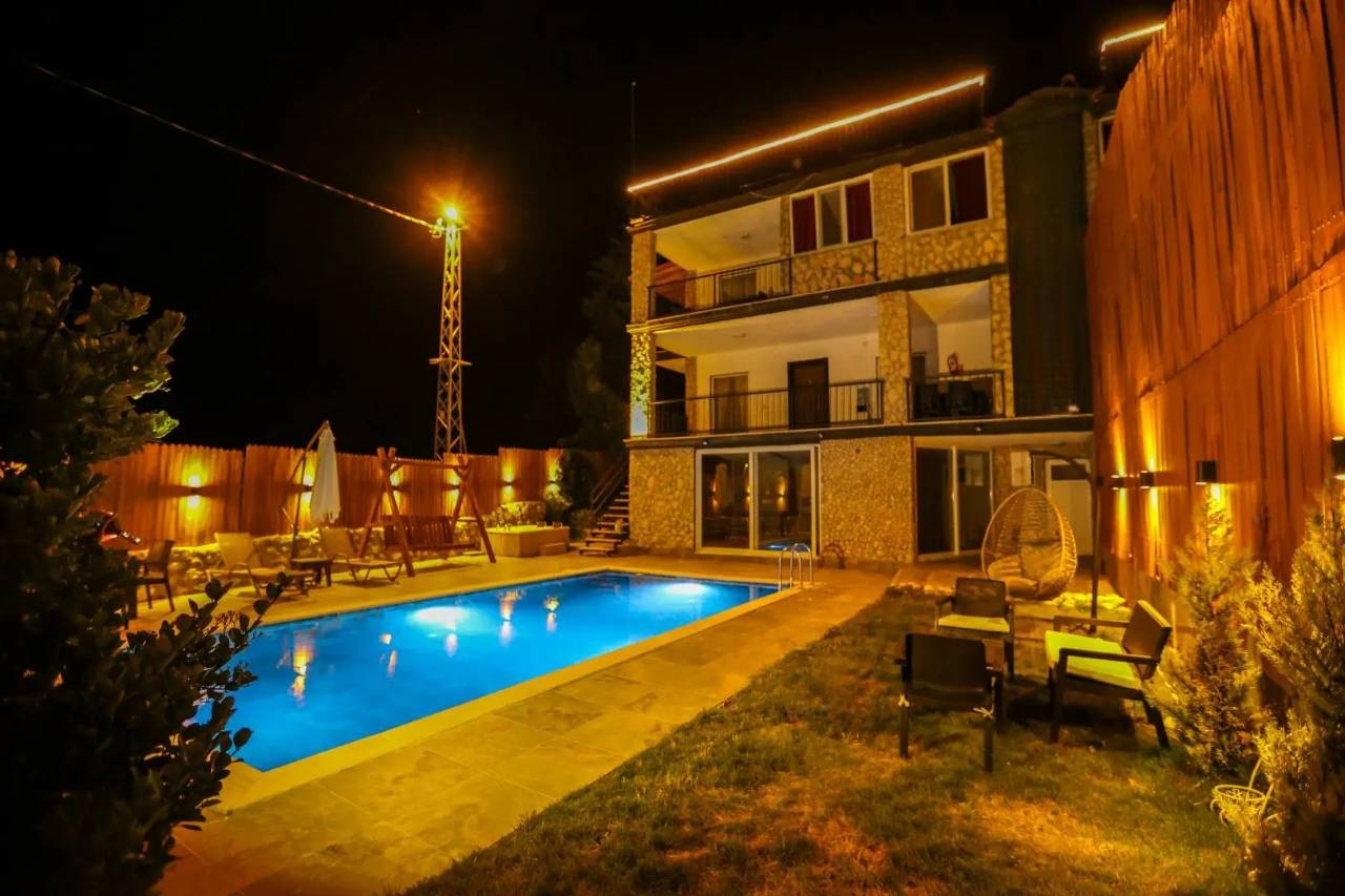 Kaş Sarıbelen'de Çekirdek Ailelere Uygun, Özel Havuzlu, Şık Villa