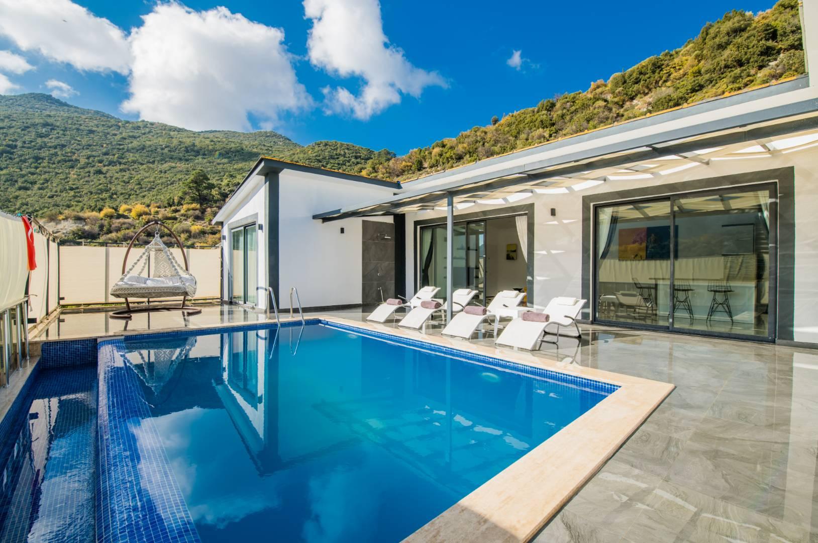 Kaş Sarıbelen'de Çekirdek Ailelere Uygun, Özel Havuzlu, Şık Villa-43554