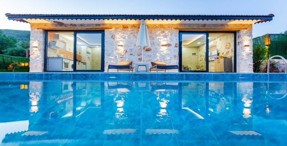Kaş Hacıoğlan'da Muhteşem Doğada, Çocuk Oyun Alanlı, 4 Kişilik Villa