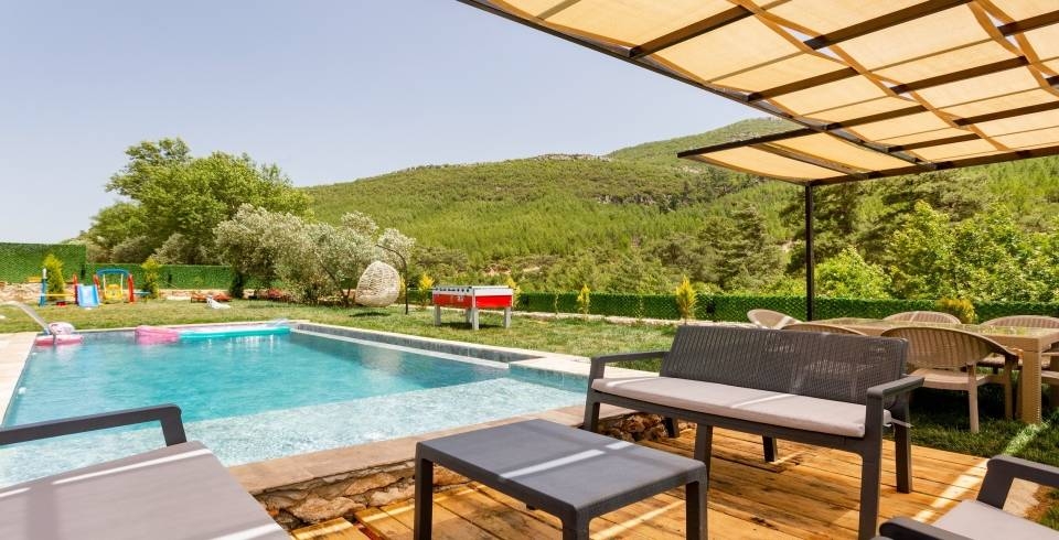Kaş Hacıoğlan'da Muhteşem Doğada, Çocuk Oyun Alanlı, 4 Kişilik Villa
