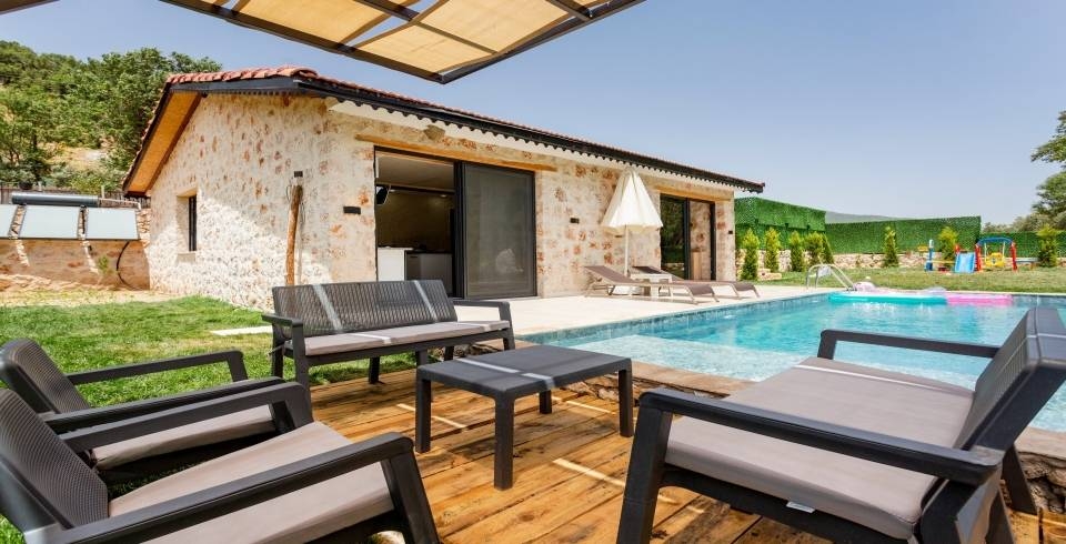 Kaş Hacıoğlan'da Muhteşem Doğada, Çocuk Oyun Alanlı, 4 Kişilik Villa