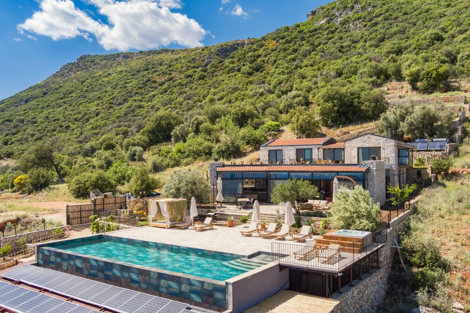 Kaş Sarıbelen'de Deniz Manzaralı, Sonsuzluk Havuzlu, Lüks Taş Villa-43454