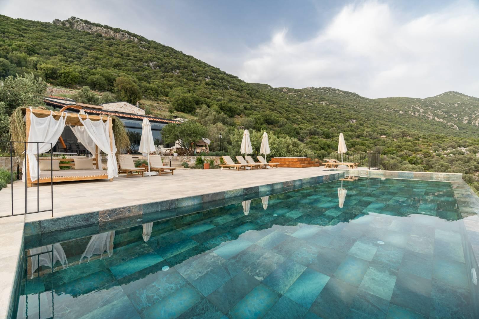 Kaş Sarıbelen'de Deniz Manzaralı, Sonsuzluk Havuzlu, Lüks Taş Villa-43454