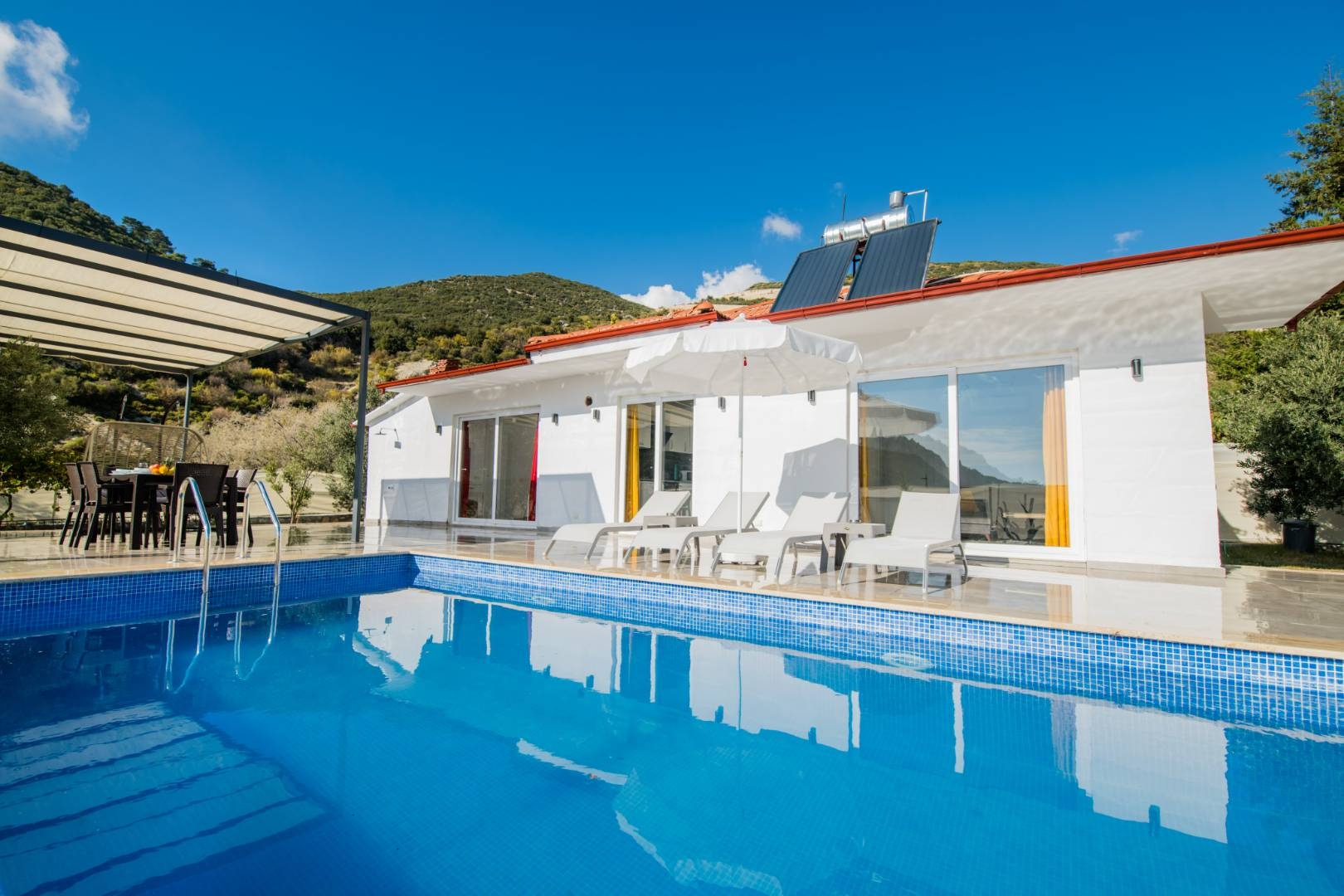 Kaş Sarıbelen'de Doğa İçerisinde, Özel Havuzlu, Kiralık Villa