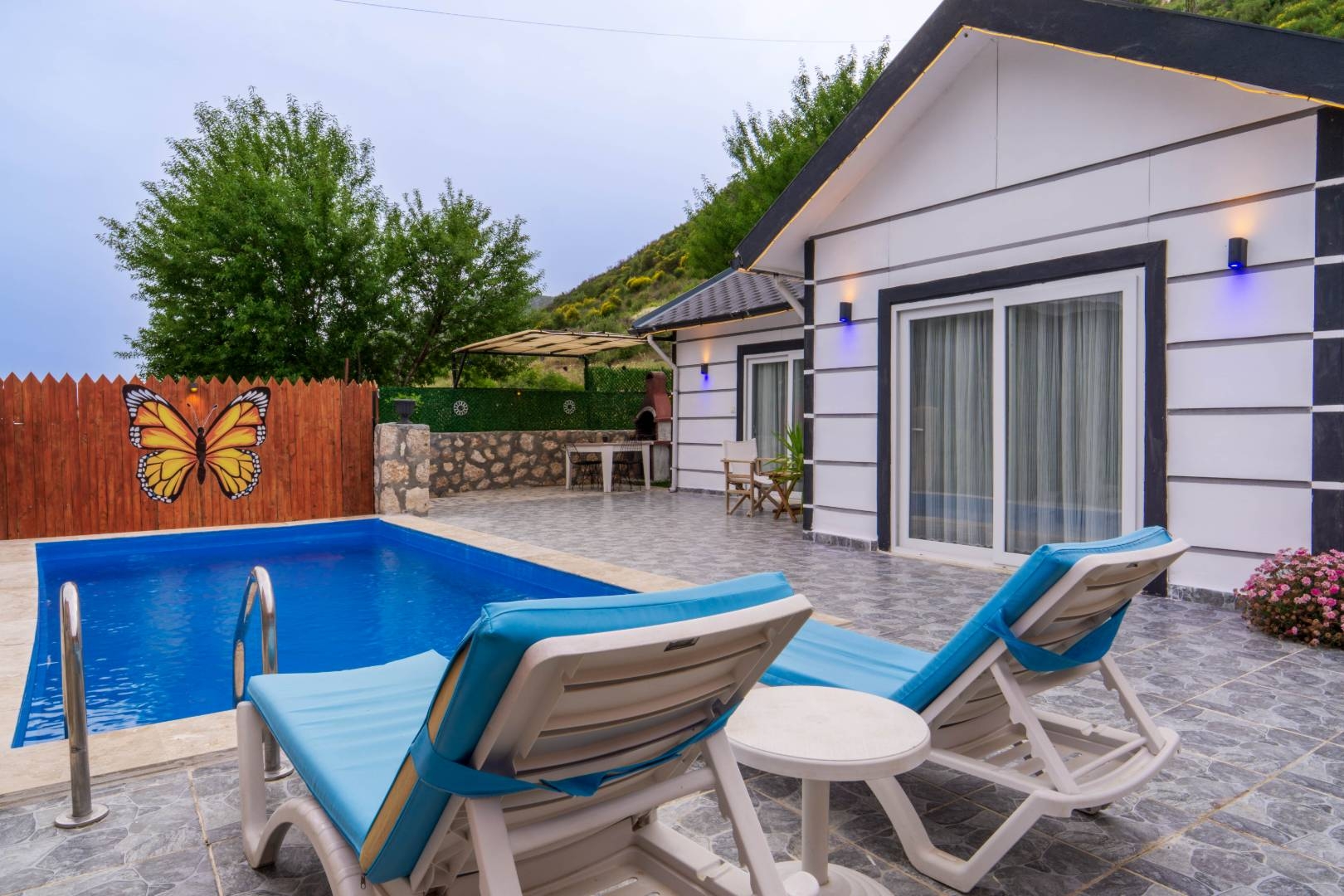 Kaş Sarıbelen'de Doğa İle İç İçe, Özel Havuzlu, 1+1 Villa