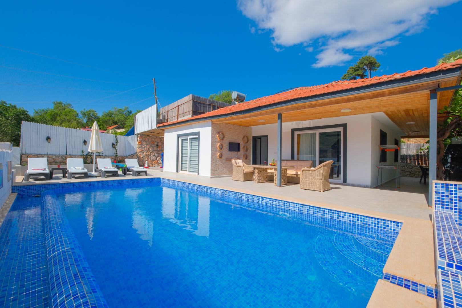 Kaş Sarıbelen'de Doğa İle İç İçe, Özel Havuzlu, 2+1 Villa