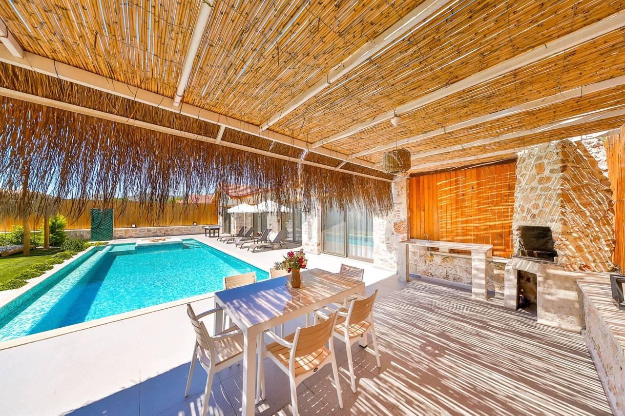 Kaş Sarıbelen'de Doğayla İç İçe, Özel Havuzlu, Konforlu Villa-42081