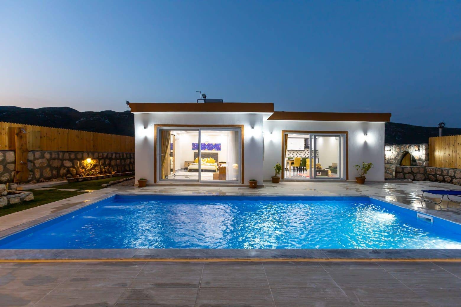 Kaş Sarıbelen'de Doğayla İç İçe, Özel Havuzlu, Şık Balayı Villası