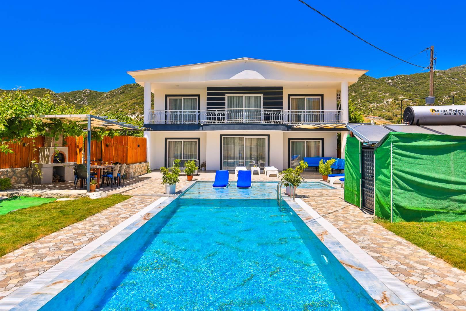 Kaş Sarıbelen'de Ferah Bahçe İçerisinde, Özel Havuzlu, Modern Villa-41204