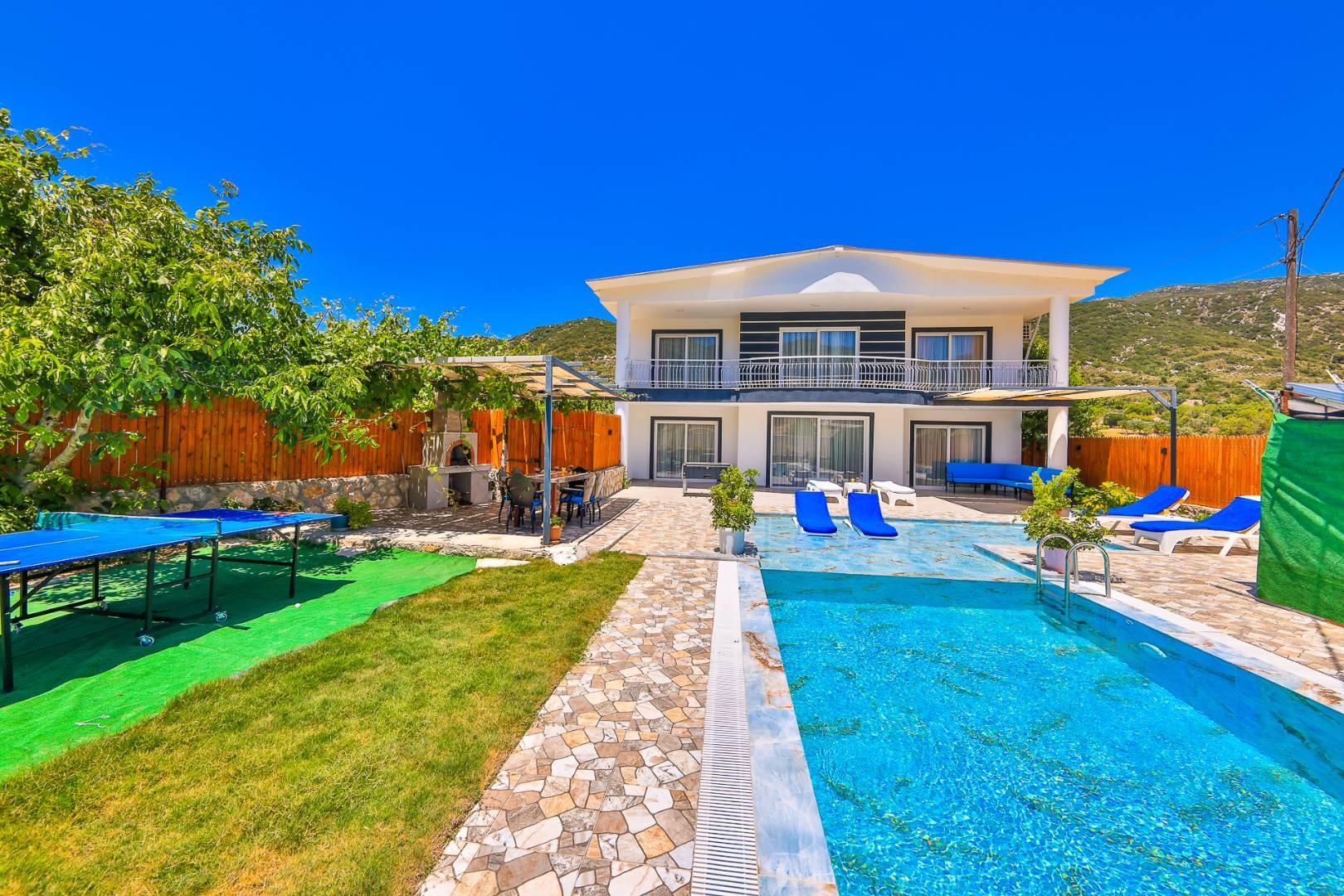 Kaş Sarıbelen'de Ferah Bahçe İçerisinde, Özel Havuzlu, Modern Villa-41204