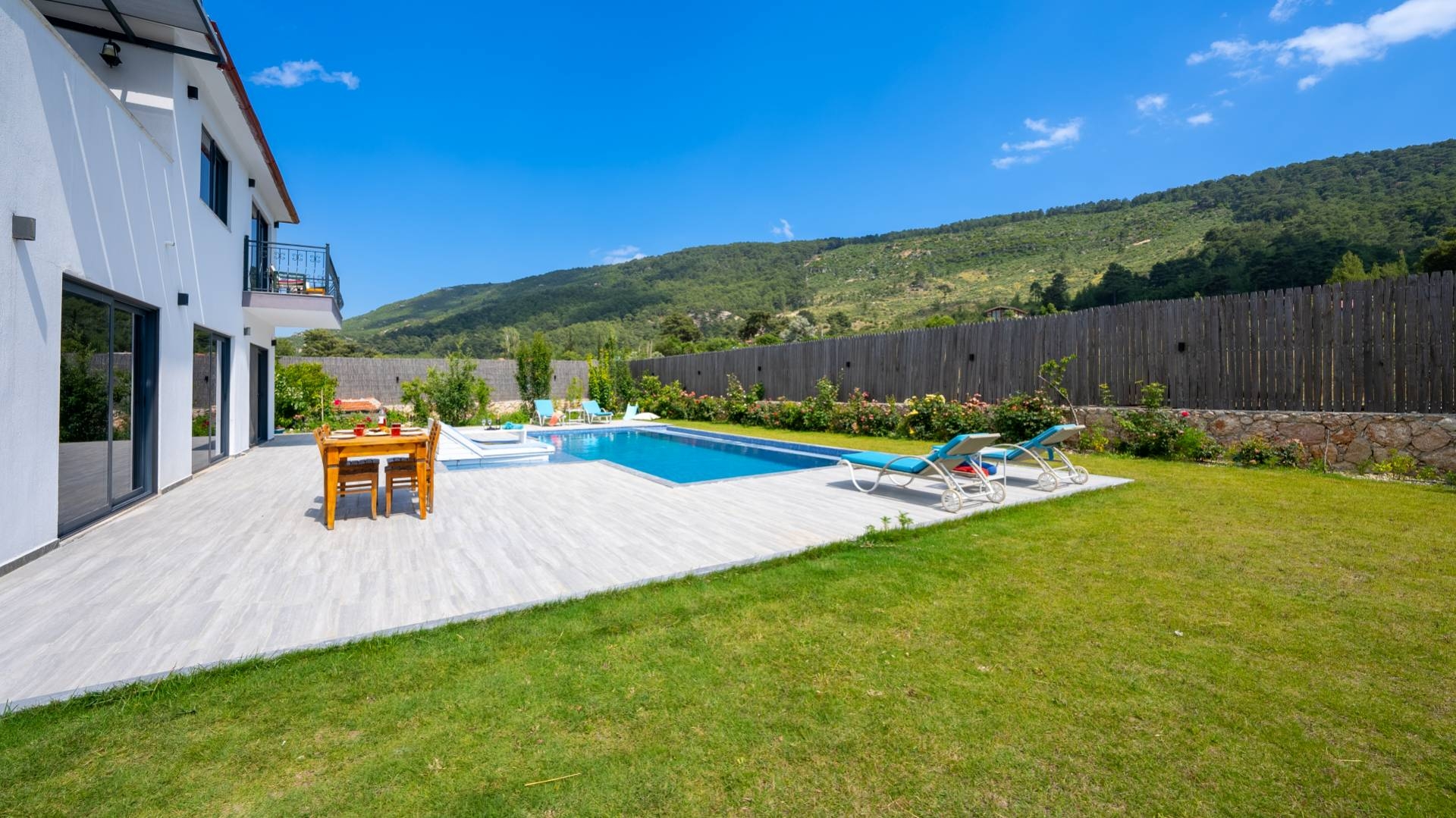 Kaş Hacıoğlan'da Geniş Bahçeli, Özel Havuzlu, Jakuzili Villa