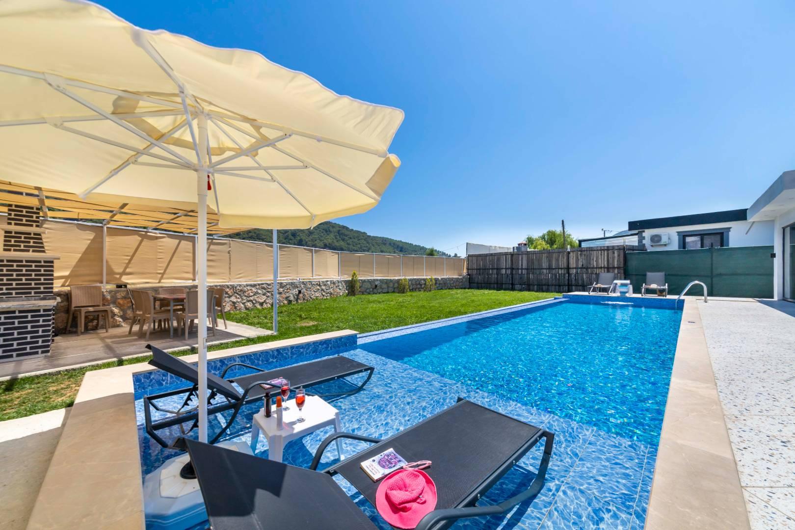 Kaş Sarıbelen'de Geniş Bahçeli, Özel Havuzlu, Modern Villa-43503