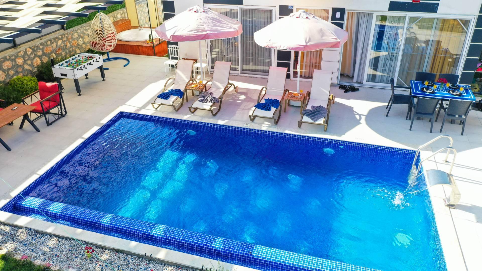 Kaş Sarıbelen'de Huzurlu Konumda, Özel Havuzlu, Jakuzili Villa-42615