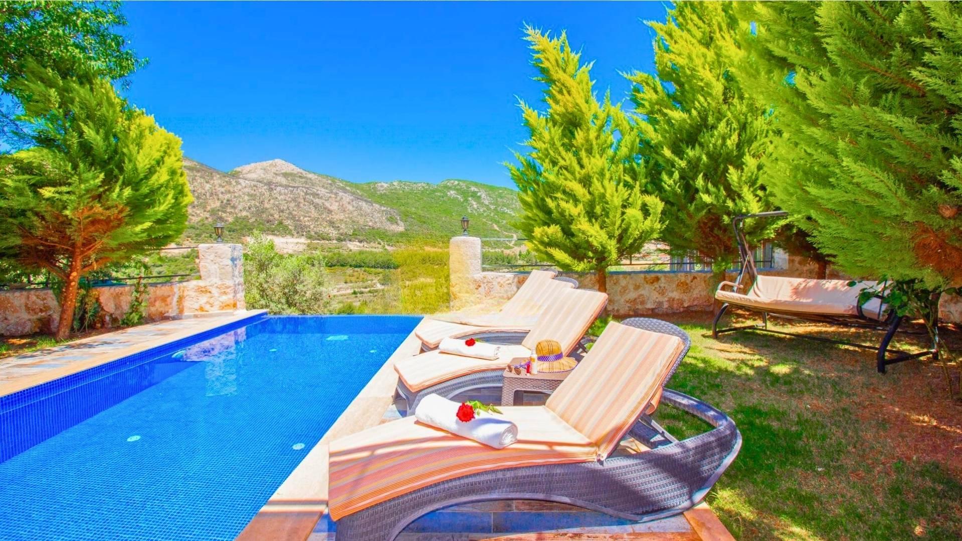 Kaş Sarıbelen'de Sakin Konumda, Isıtmalı Havuzlu, Balayı Villası-41697