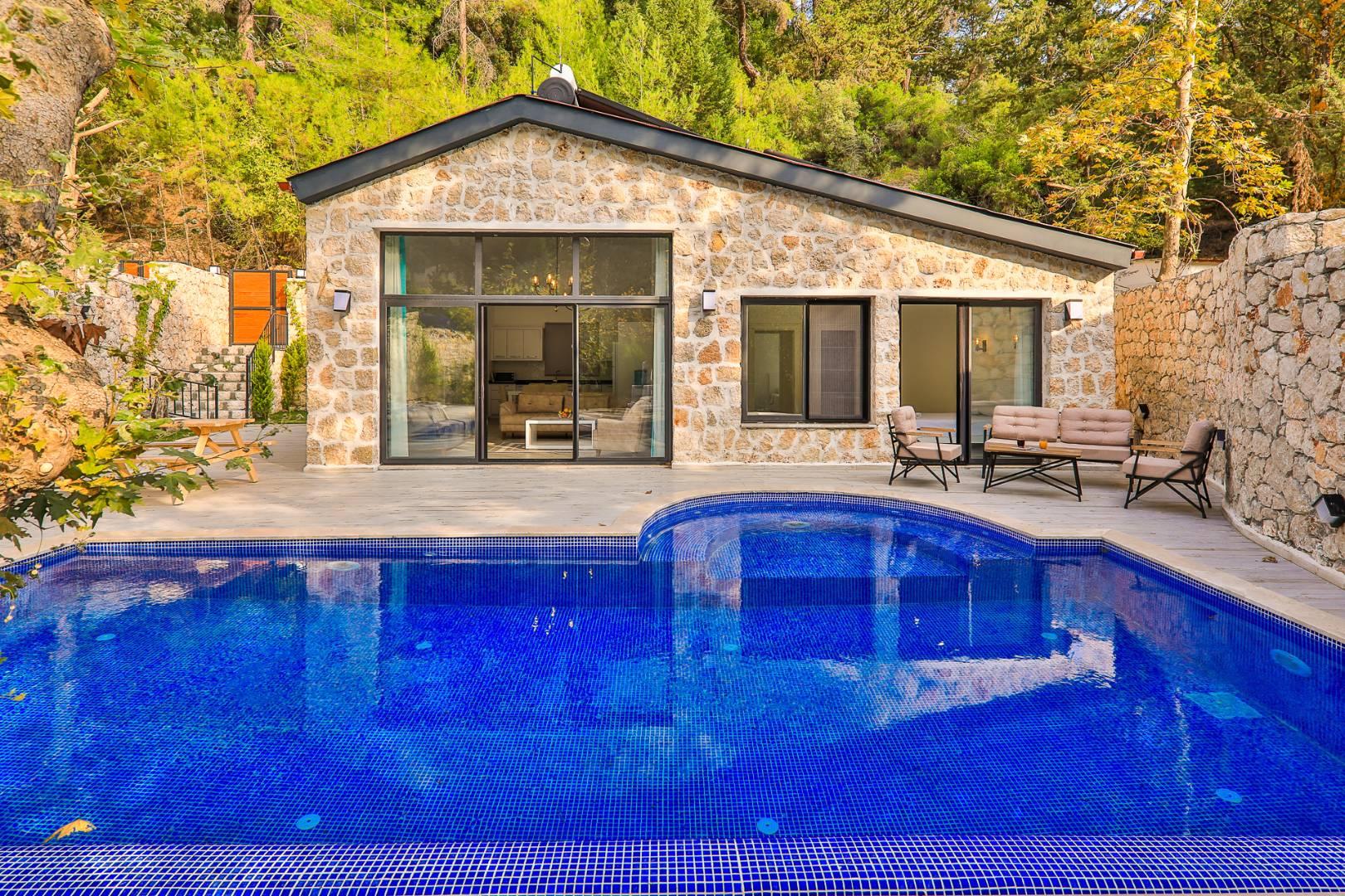 Kaş Sarıbelen'de Muhteşem Doğa İçerisinde, Özel Havuzlu, Taş Villa-14688