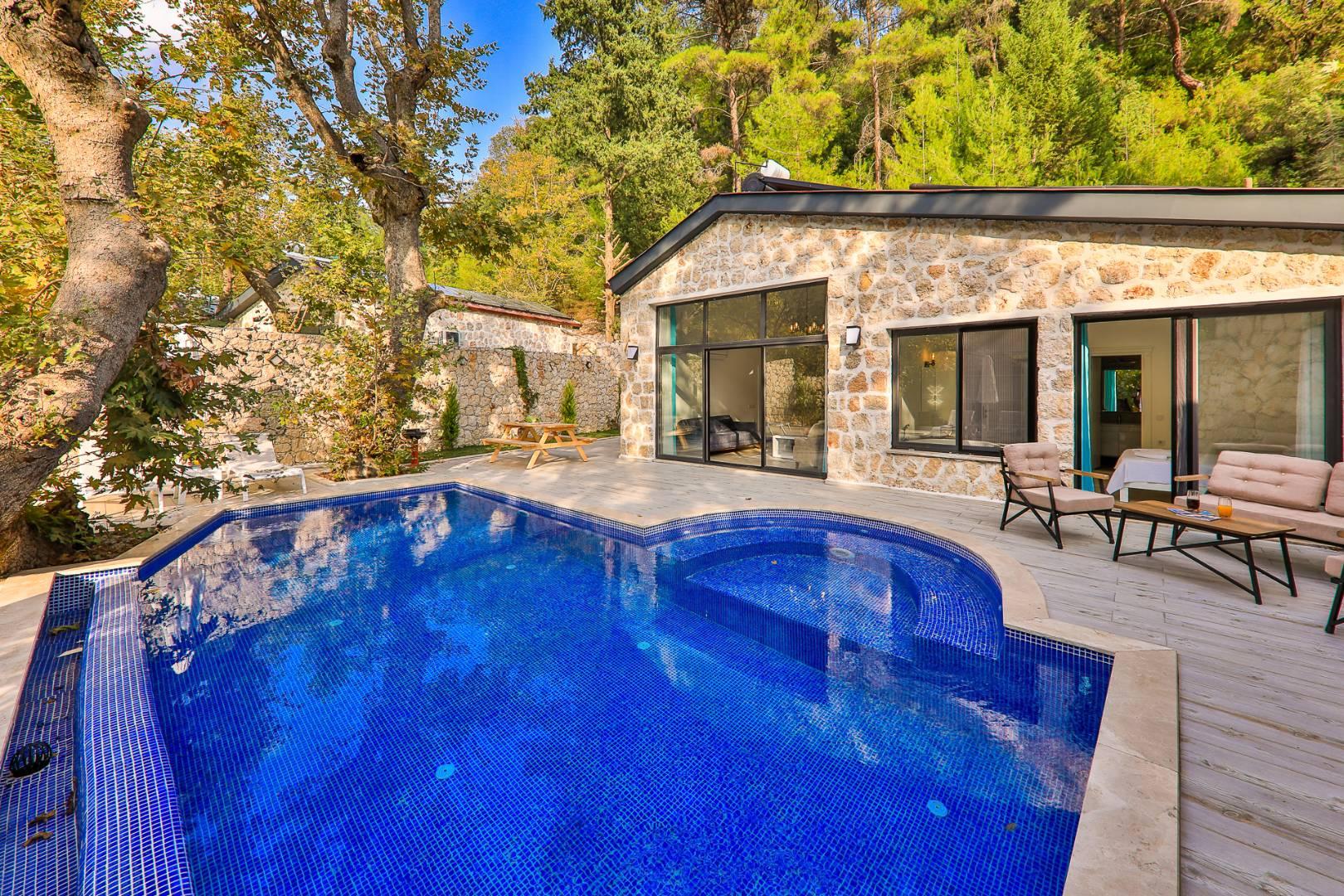 Kaş Sarıbelen'de Muhteşem Doğa İçerisinde, Özel Havuzlu, Taş Villa-14688