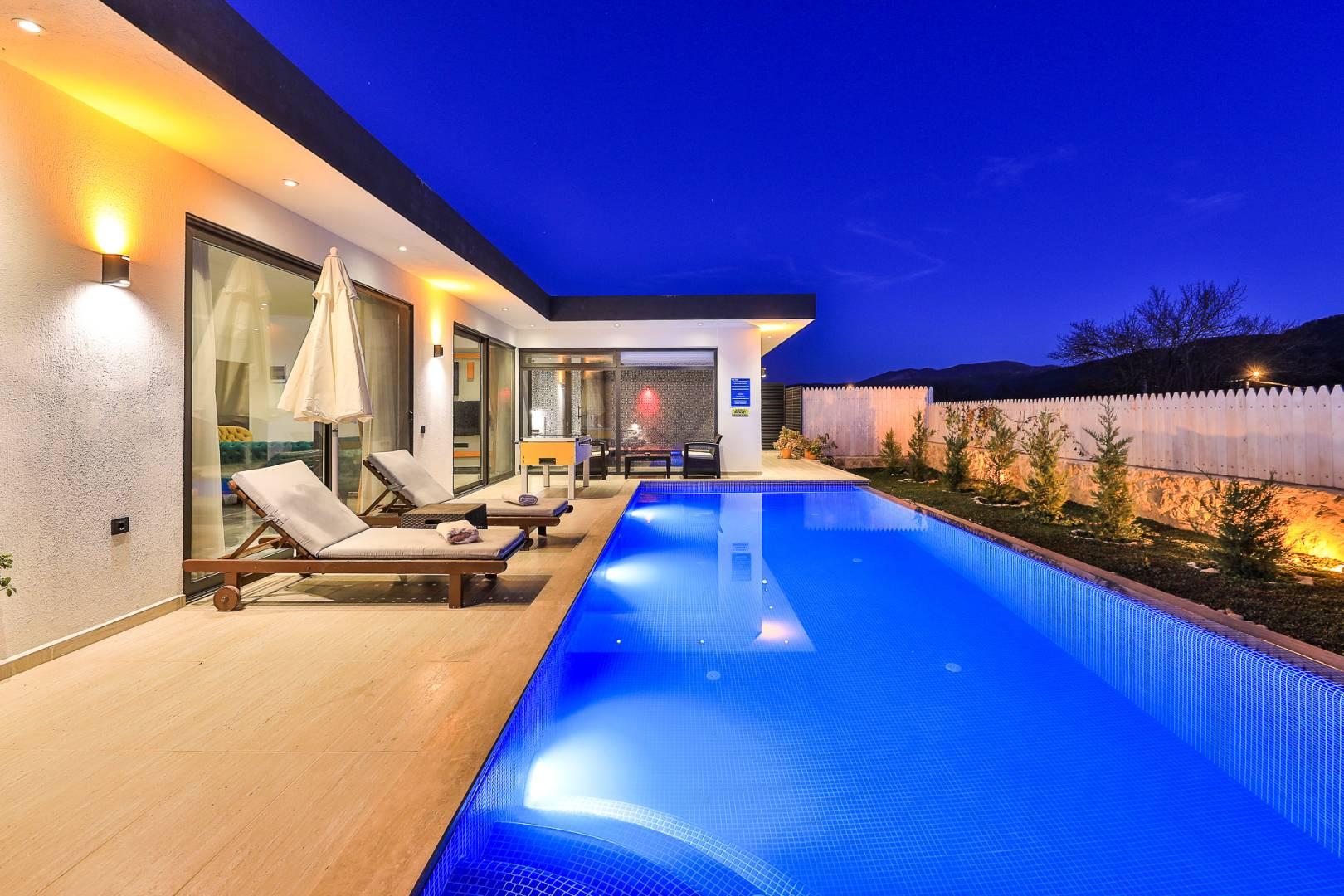 Kaş Sarıbelen'de Muhteşem Doğada, Özel Havuzlu, Sauna ve Hamamlı Villa-43017