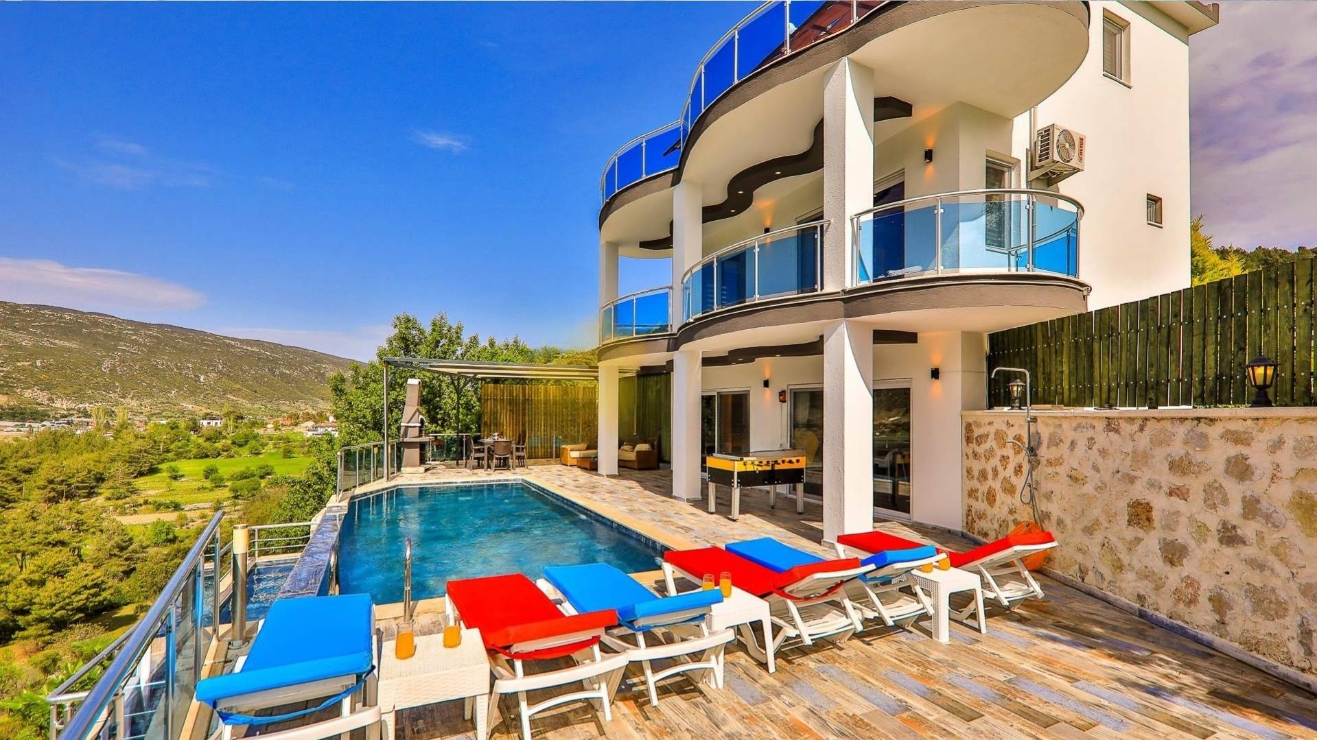 Kaş Sarıbelen'de Müthiş Doğa Manzaralı, Özel Havuzlu, Konforlu Villa