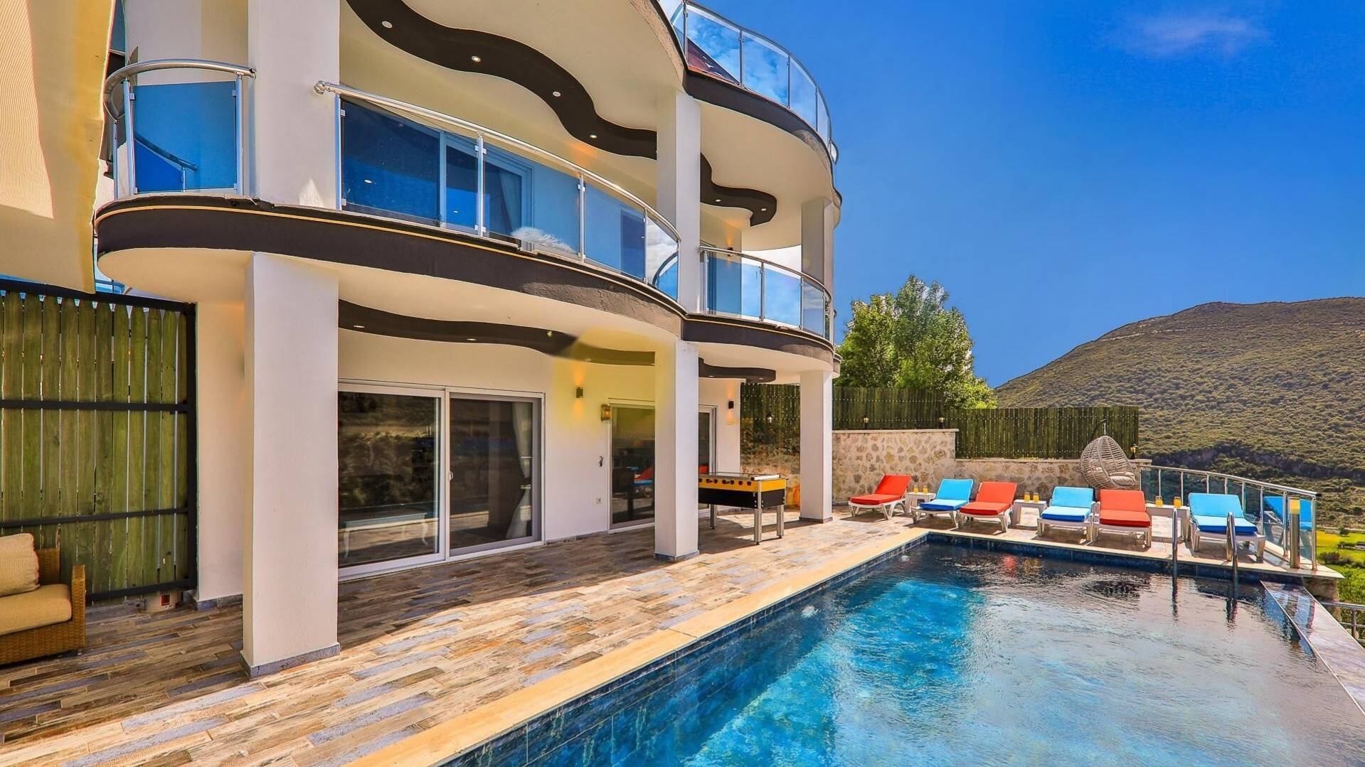 Kaş Sarıbelen'de Müthiş Doğa Manzaralı, Özel Havuzlu, Konforlu Villa