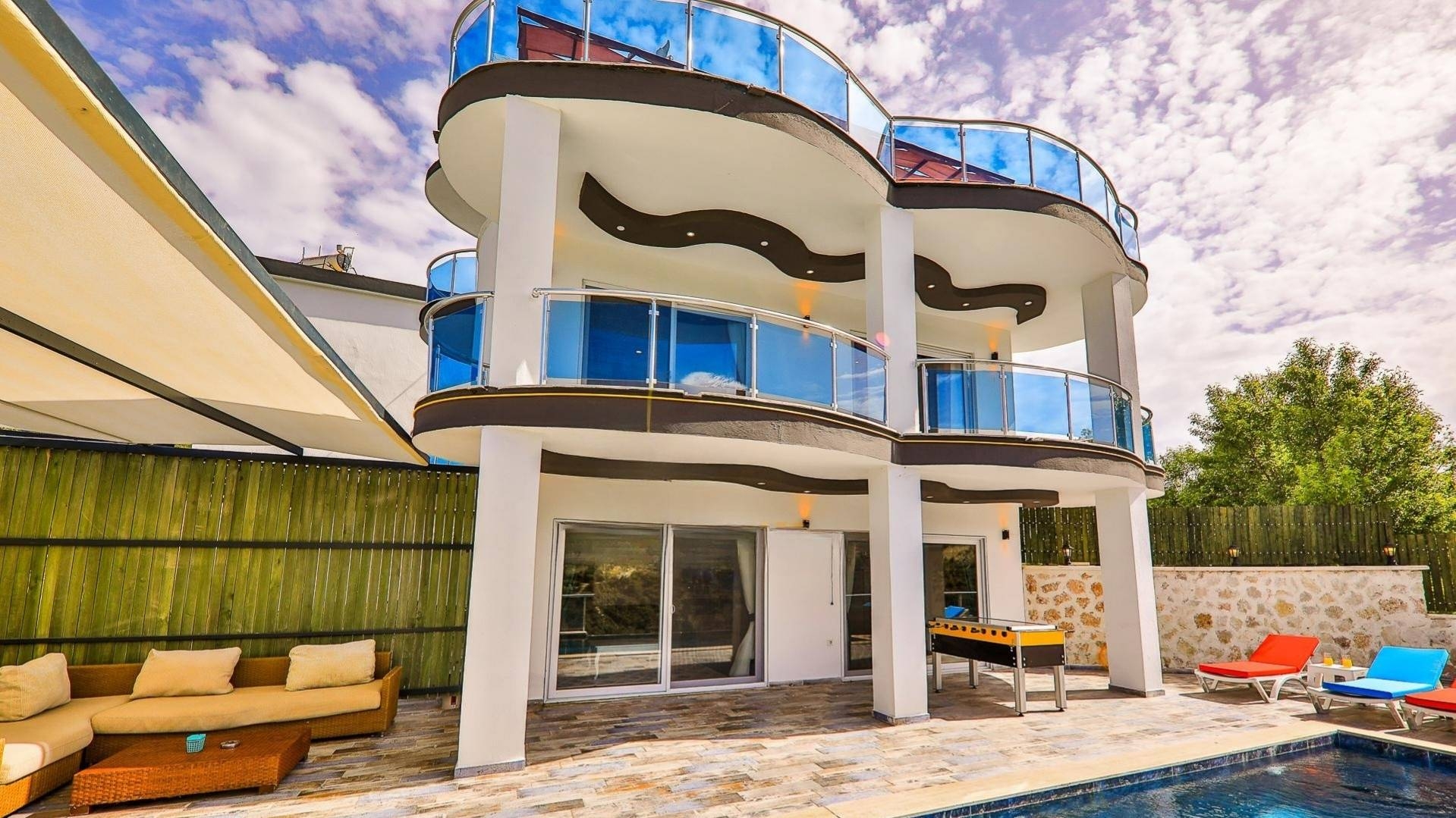 Kaş Sarıbelen'de Müthiş Doğa Manzaralı, Özel Havuzlu, Konforlu Villa