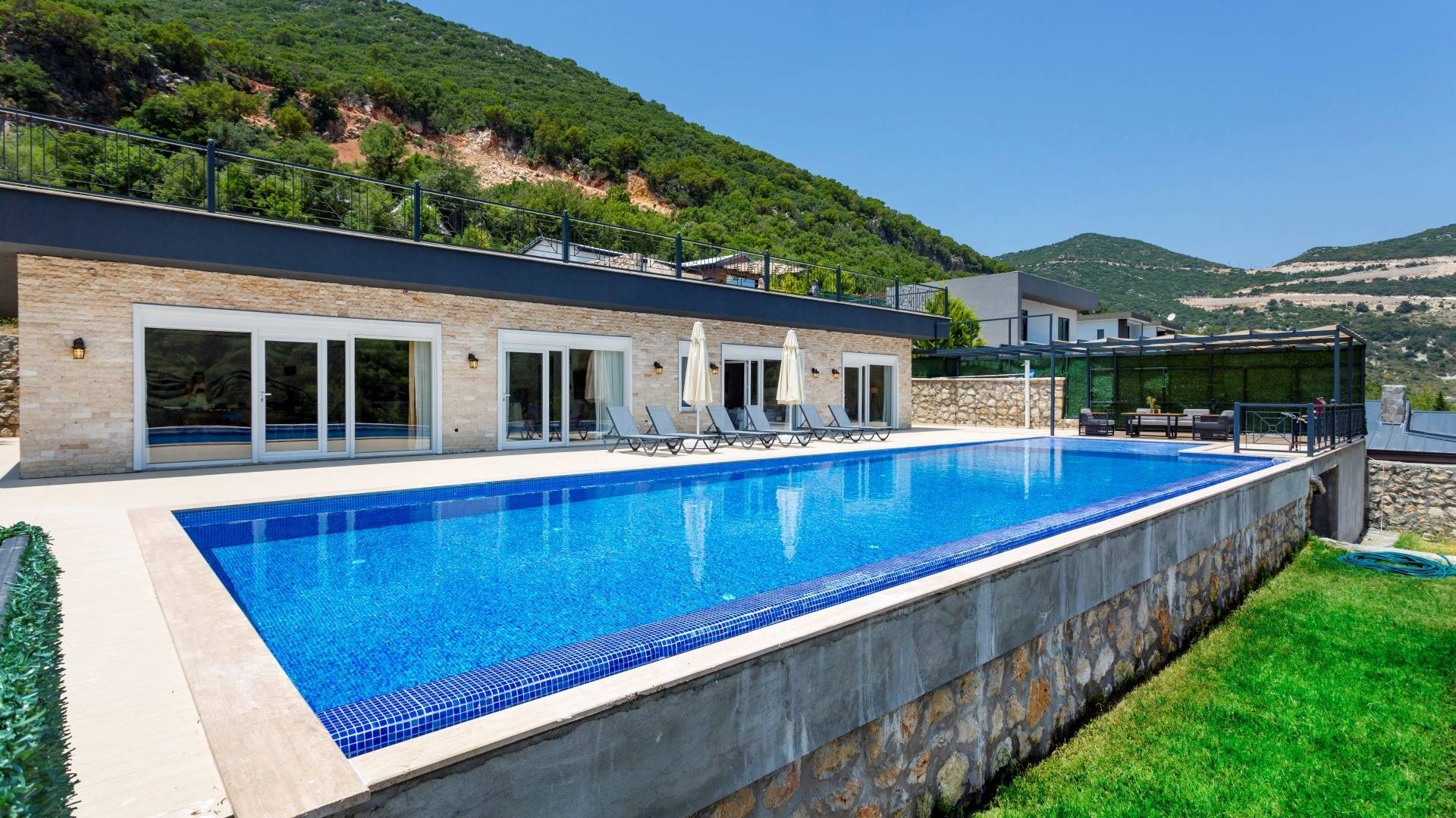 Kaş Sarıbelen'de Orman Manzaralı, Özel Havuzlu, 6 Kişilik Villa