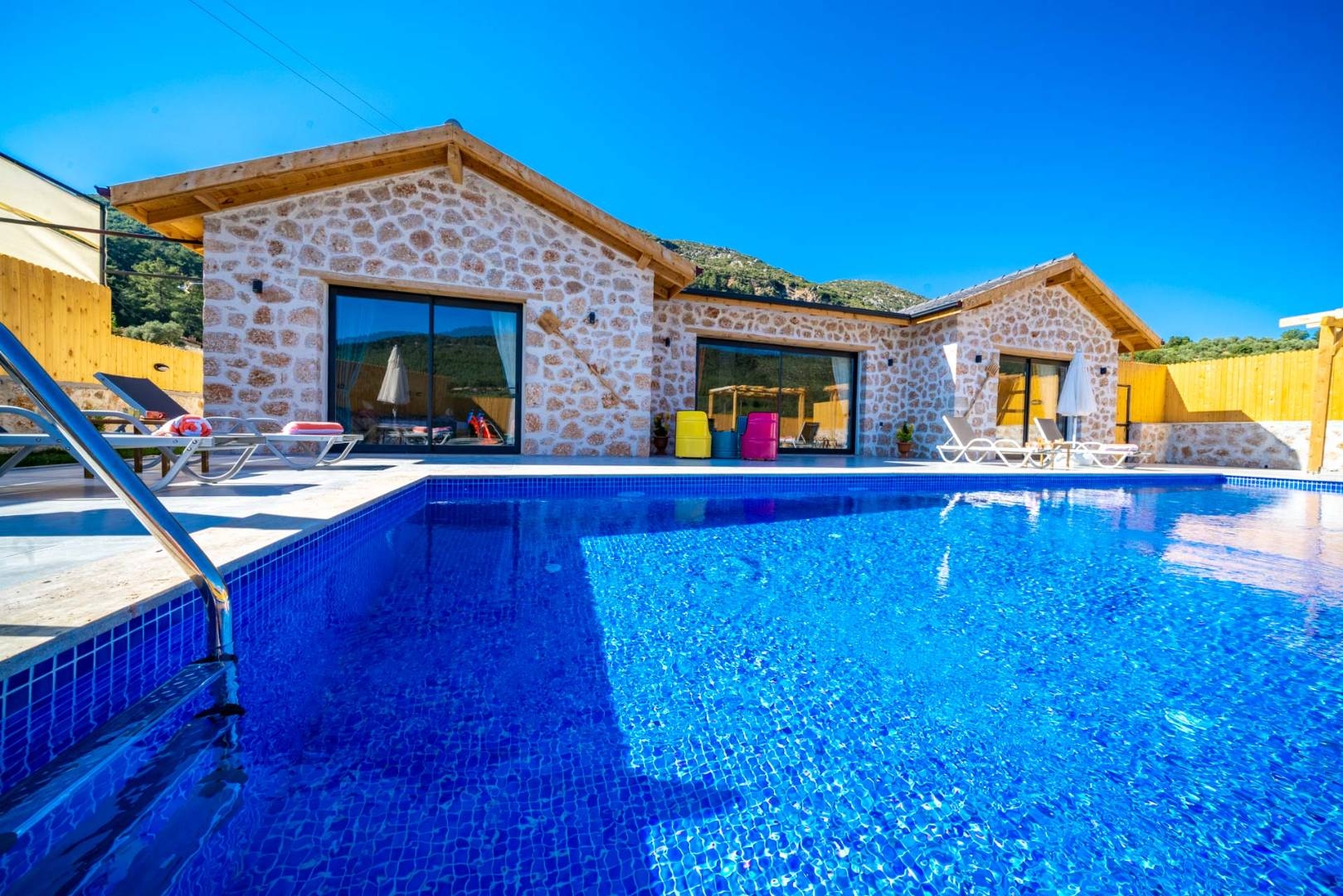Kaş Hacıoğlan'da Otantik Mimarili, Özel Havuzlu, Lüks Taş Villa