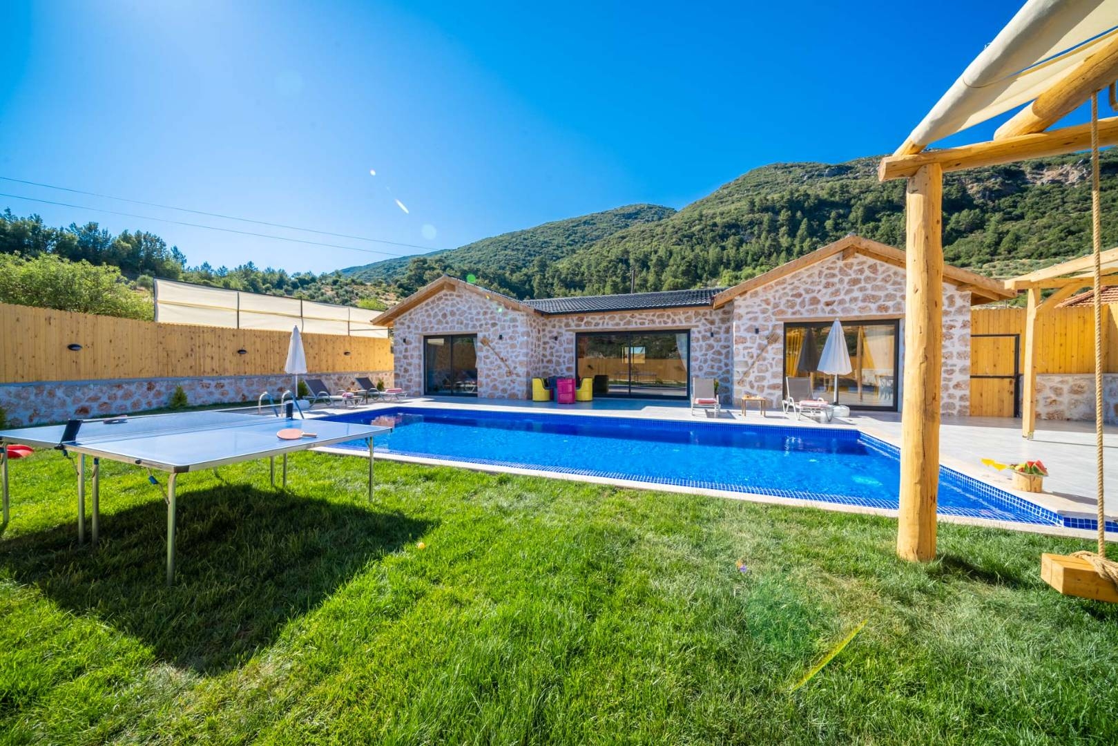Kaş Hacıoğlan'da Otantik Mimarili, Özel Havuzlu, Lüks Taş Villa