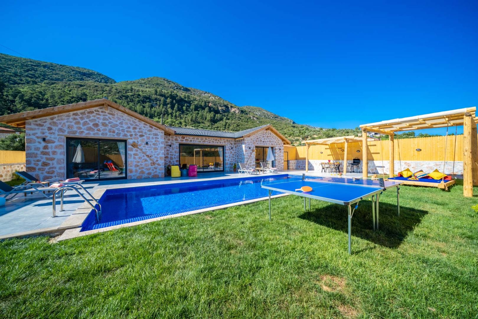 Kaş Hacıoğlan'da Otantik Mimarili, Özel Havuzlu, Lüks Taş Villa
