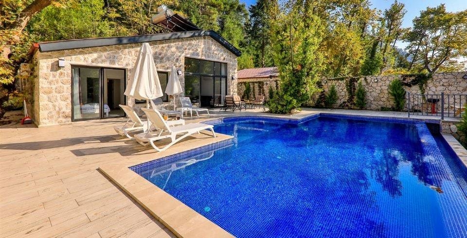Kaş Sarıbelen'de Otantik Mimarili, Özel Havuzlu, Masa Tenisli Villa