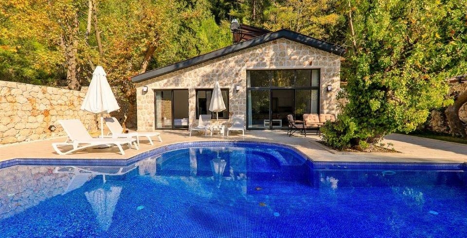 Kaş Sarıbelen'de Otantik Mimarili, Özel Havuzlu, Masa Tenisli Villa