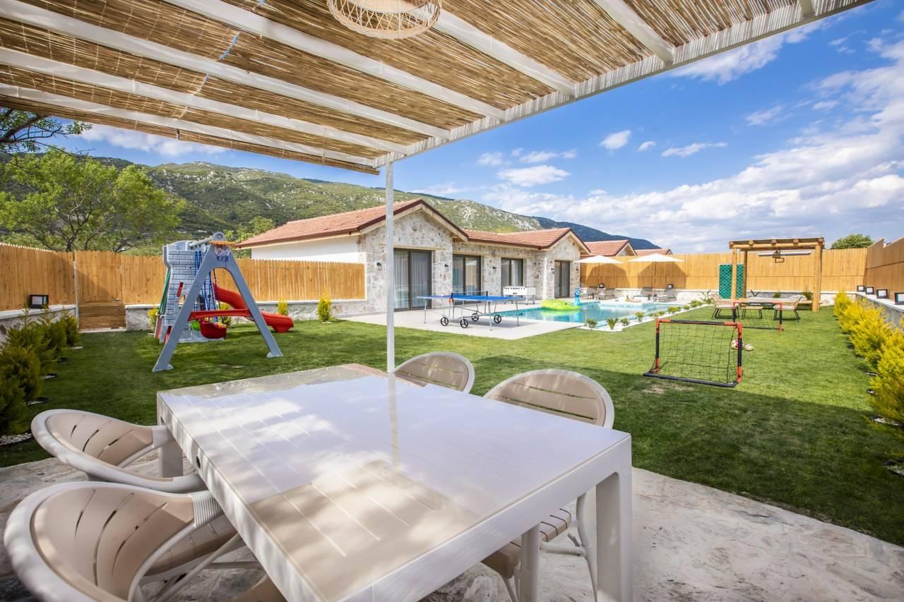 Kaş Sarıbelen'de Otantik Tasarımlı, Özel Havuzlu, Olanaklı Villa-42079