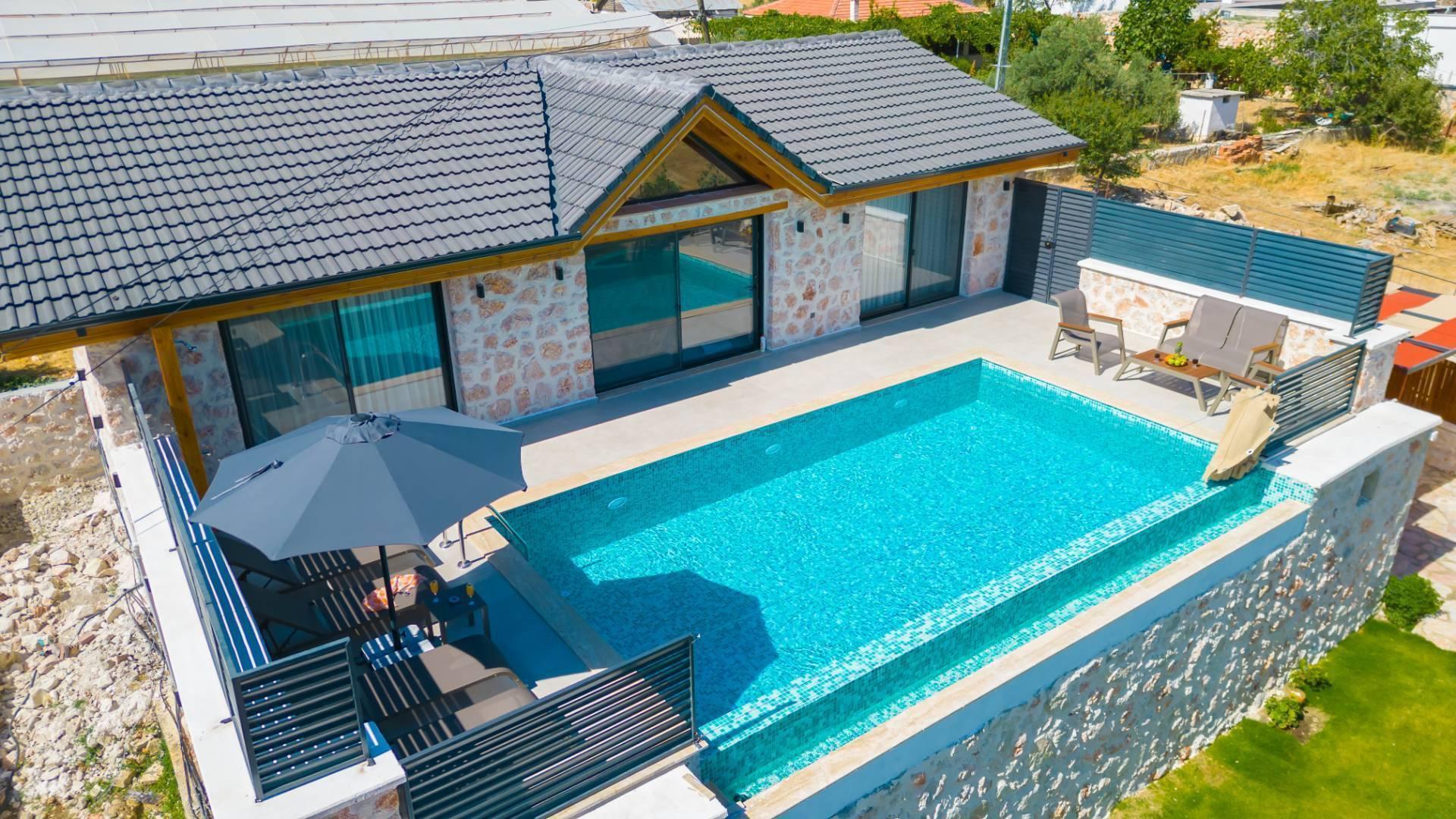 Kaş Sarıbelen'de Yemyeşil Bahçeli, Özel Havuzlu, Otantik Taş Ev-35447