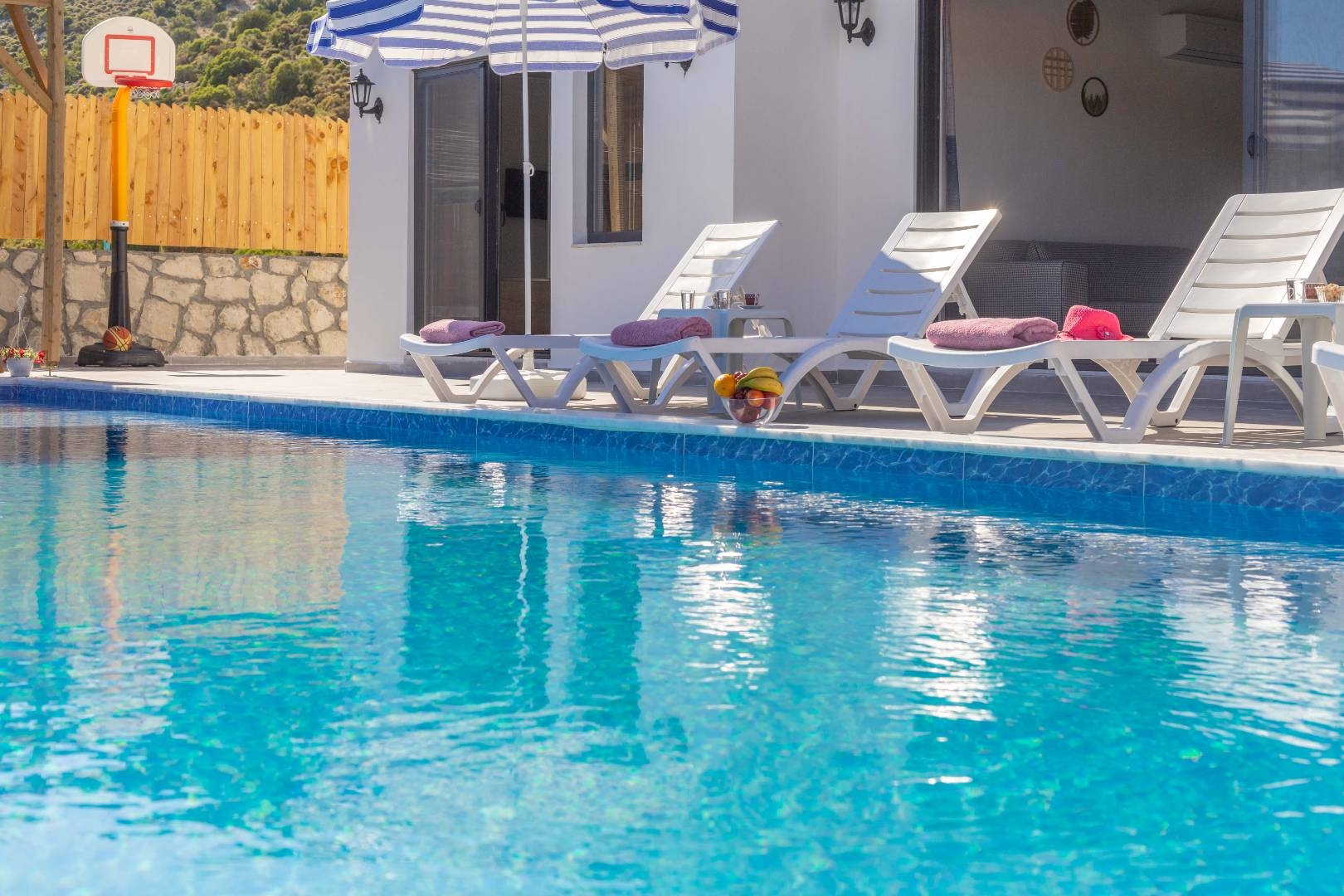 Kaş Sarıbelen'de Merkezi Konumda, Özel Havuzlu, Jakuzili Villa