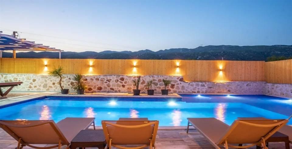 Kaş Sarıbelen'de Sakin Konumda, 5 Kişilik Özel Havuzlu Villa-39898