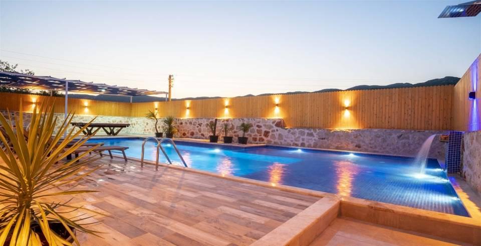 Kaş Sarıbelen'de Sakin Konumda, 5 Kişilik Özel Havuzlu Villa-39898