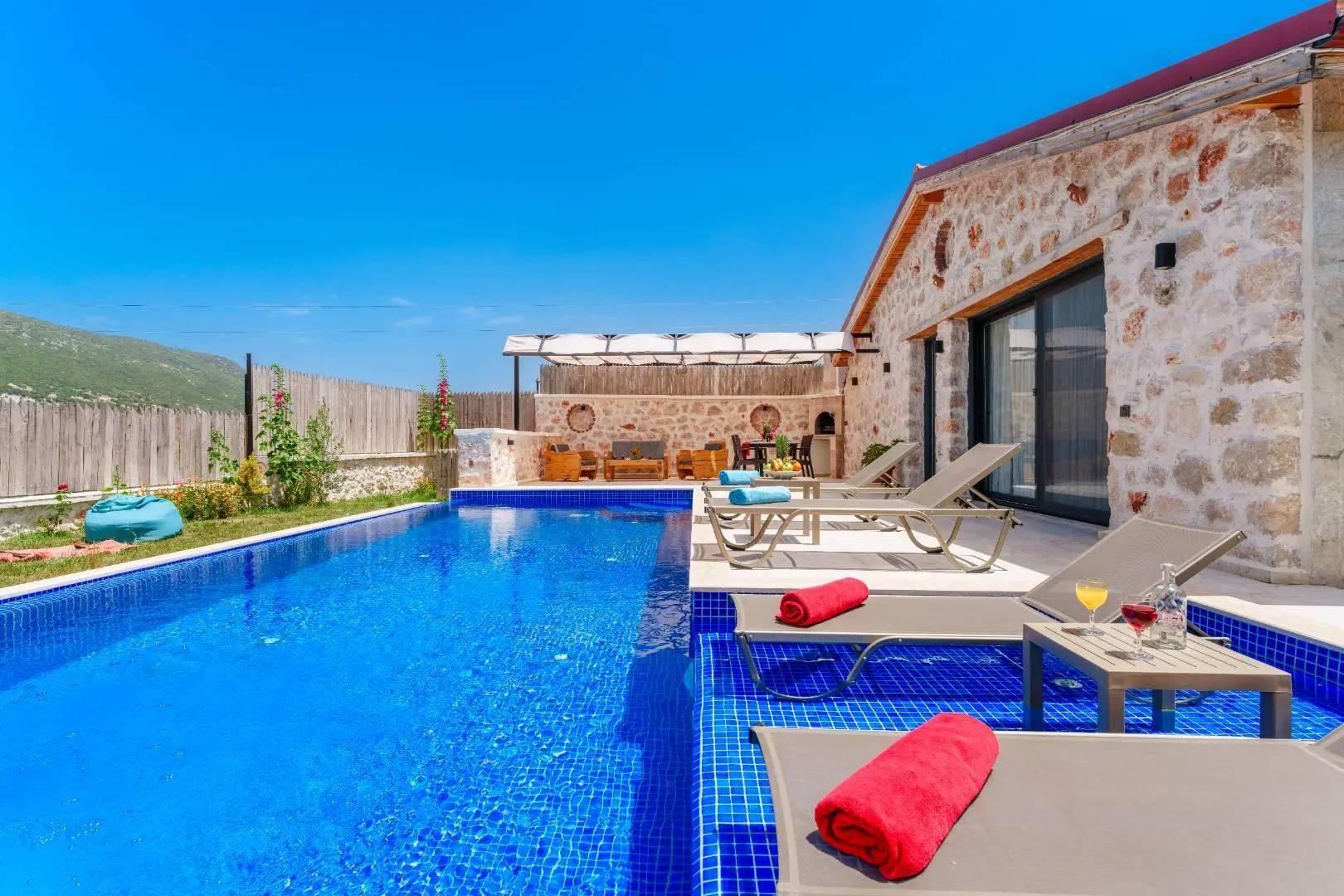 Kaş Sarıbelen'de Sakin Konumda, Özel Havuzlu, Çocuk Oyun Alanlı Villa-41271