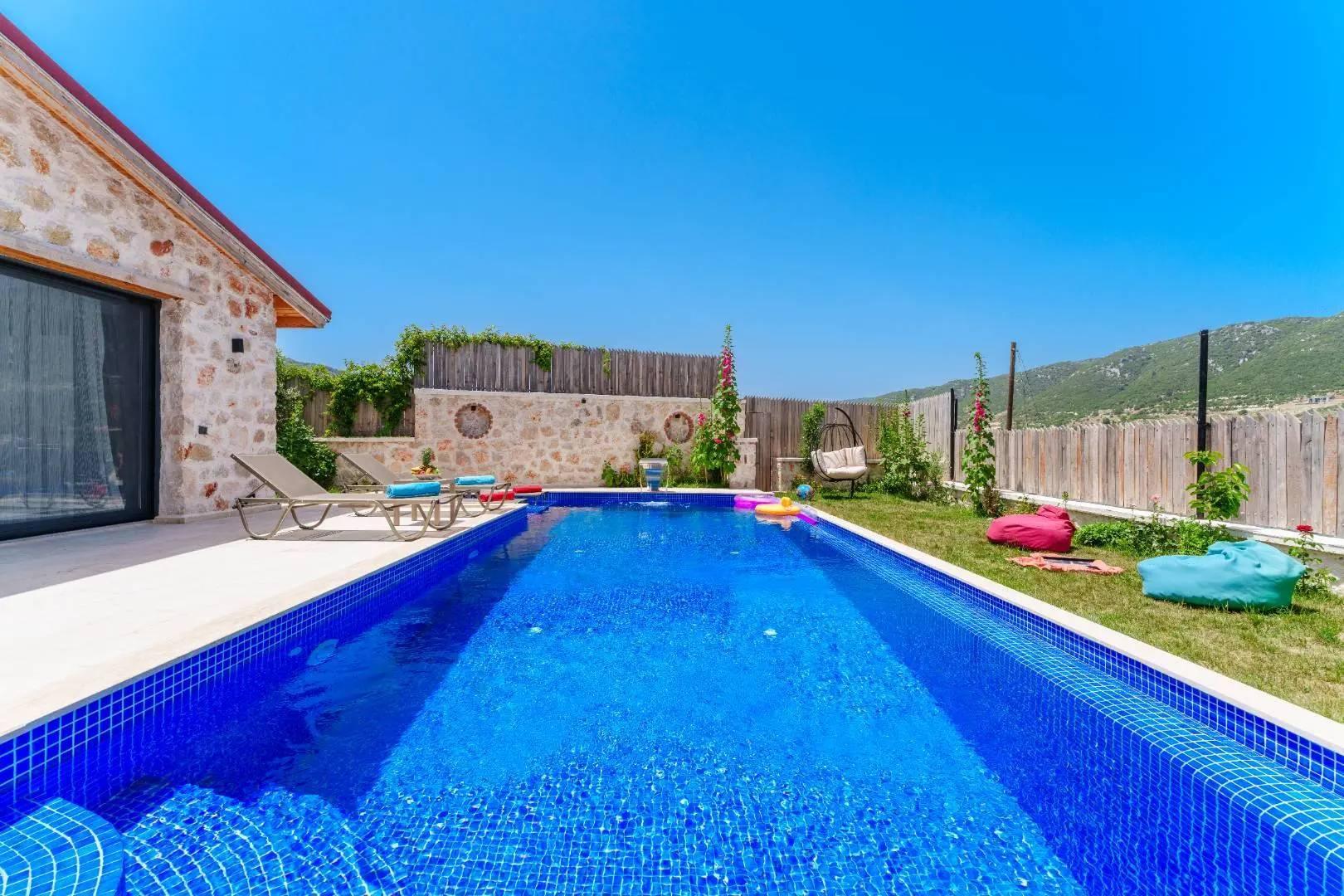 Kaş Sarıbelen'de Sakin Konumda, Özel Havuzlu, Çocuk Oyun Alanlı Villa-41271