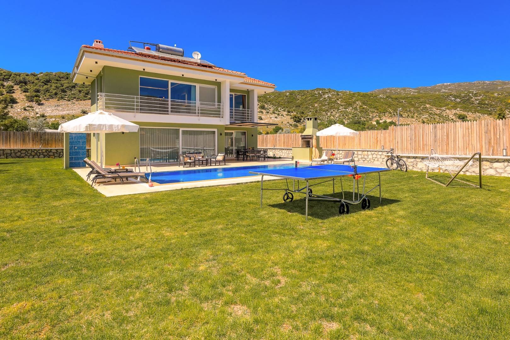 Kaş Sarıbelen’de Çocuklar İçin Oyun Alanlı, Özel Havuzlu, Şık Villa