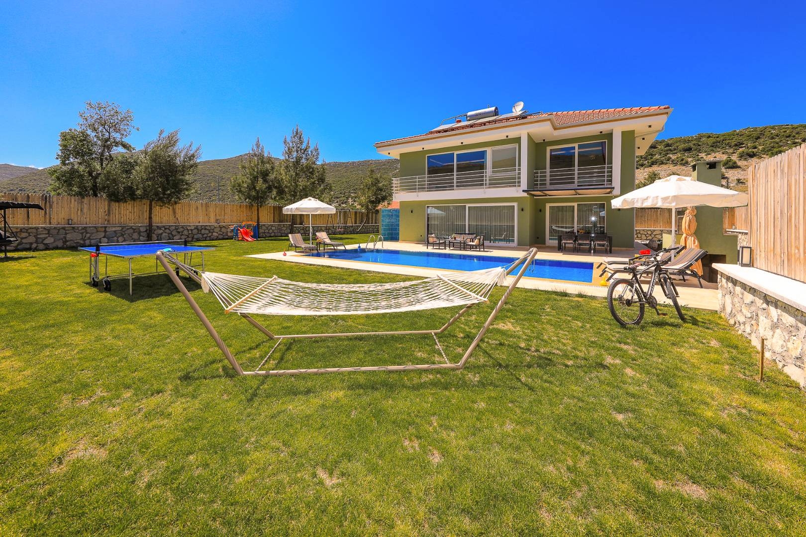 Kaş Sarıbelen’de Çocuklar İçin Oyun Alanlı, Özel Havuzlu, Şık Villa