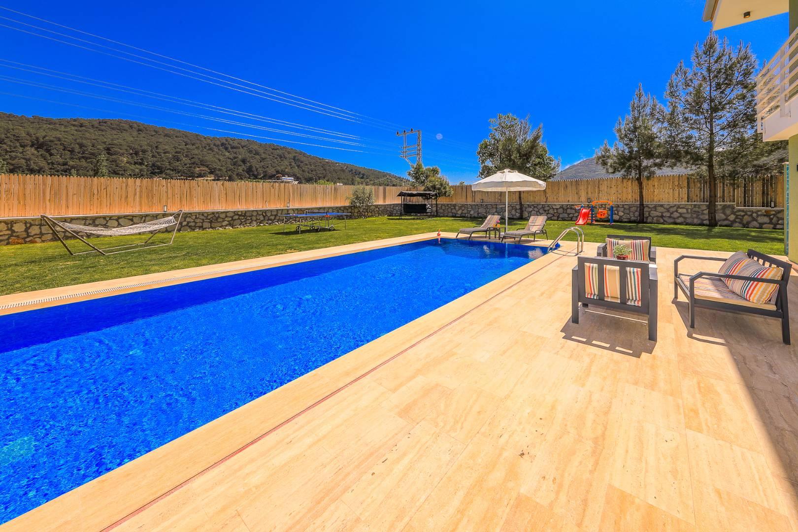 Kaş Sarıbelen’de Çocuklar İçin Oyun Alanlı, Özel Havuzlu, Şık Villa-42000