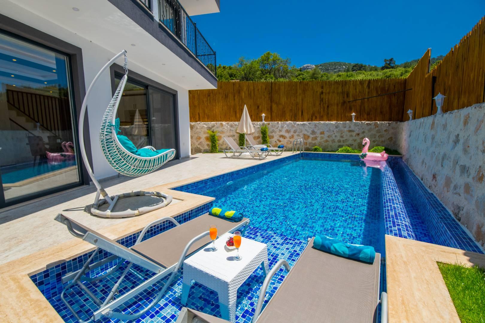 Kaş Sarıbelen'de Sakin Konumda, Özel Havuzlu, Jakuzili Villa-42931